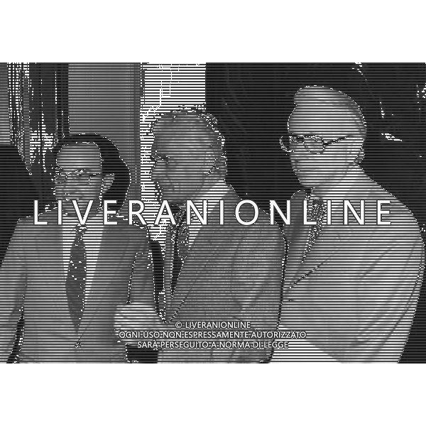 MOSCA GIOVANNI GIORNALISTA CON CARLO TOGNOLI ALL\'EPOCA SINDACO DI MILANO ED ENZO BIAGI GIORNALISTA ARCHIVIO AG. ALDO LIVERANI RETROSPETTIVA