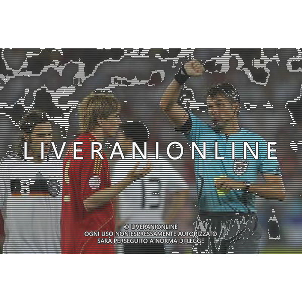 Vienna (AUT) 29-06-2008 Campionato europeo calcio EURO2008 FINALE germania-spagna 0:1 nella foto arbitro roberto rosetti e fernando torres ph marco luzzani/ag aldo liverani s.a.s.