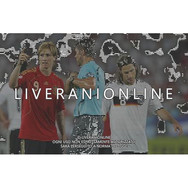 Vienna (AUT) 29-06-2008 Campionato europeo calcio EURO2008 FINALE germania-spagna 0:1 nella foto arbitro roberto rosetti e fernando torres ph marco luzzani/ag aldo liverani s.a.s.