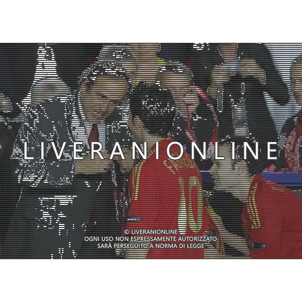 Vienna (AUT) 29-06-2008 Campionato europeo calcio EURO2008 FINALE germania-spagna 0:1 nella foto michel platini e cesc fabregas ph marco luzzani/ag aldo liverani s.a.s.