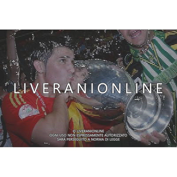 Vienna (AUT) 29-06-2008 Campionato europeo calcio EURO2008 FINALE germania-spagna 0:1 nella foto david villa bacia la coppa ph marco luzzani/ag aldo liverani s.a.s.