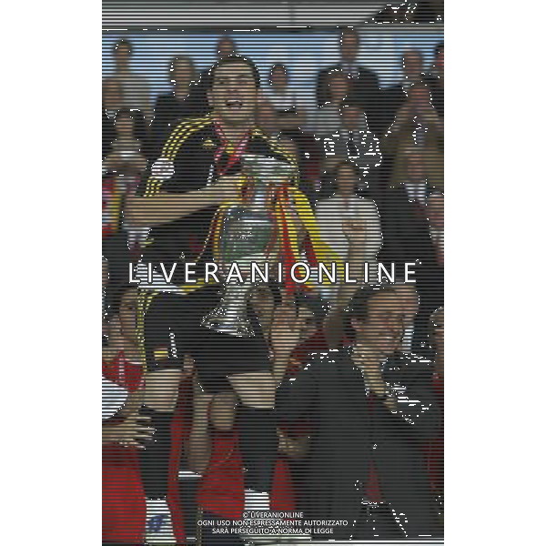 Vienna (AUT) 29-06-2008 Campionato europeo calcio EURO2008 FINALE germania-spagna 0:1 nella foto iker casillas alza la coppa ph marco luzzani/ag aldo liverani s.a.s.