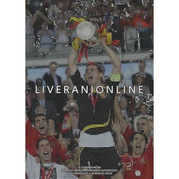 Vienna (AUT) 29-06-2008 Campionato europeo calcio EURO2008 FINALE germania-spagna 0:1 nella foto iker casillas alza la coppa ph marco luzzani/ag aldo liverani s.a.s.