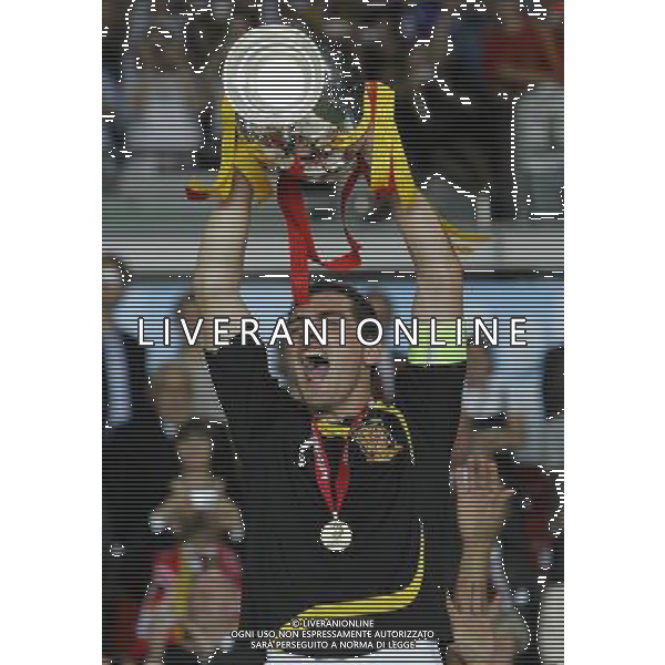 Vienna (AUT) 29-06-2008 Campionato europeo calcio EURO2008 FINALE germania-spagna 0:1 nella foto iker casillas alza la coppa ph marco luzzani/ag aldo liverani s.a.s.