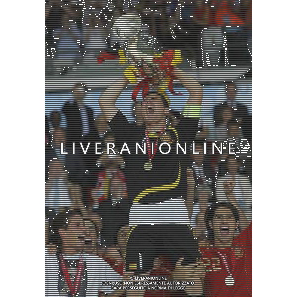 Vienna (AUT) 29-06-2008 Campionato europeo calcio EURO2008 FINALE germania-spagna 0:1 nella foto iker casillas alza la coppa ph marco luzzani/ag aldo liverani s.a.s.
