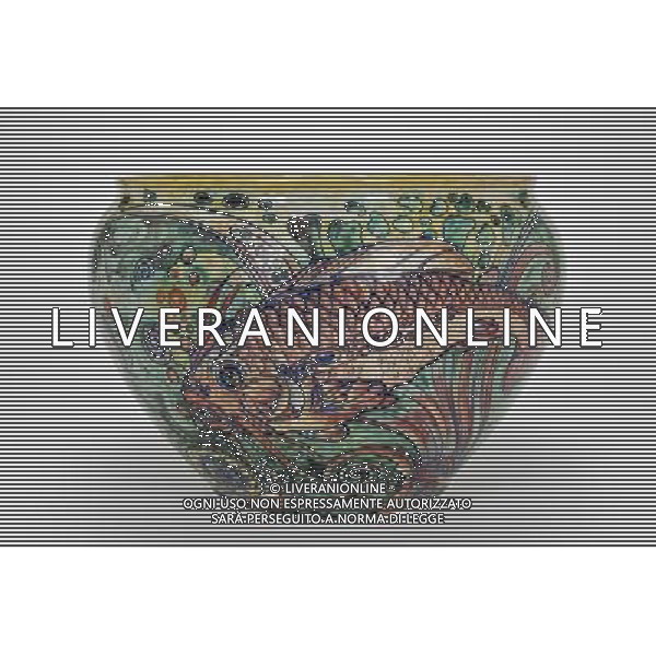 7 - Portavaso Alt. cm. 28,5 Maiolica Borgo San Lorenzo, Manifattura Fornaci ÒSan LorenzoÓ Chini \' C., 1906-1944 Faenza, Museo Internazionale delle Ceramiche FOTO SORANO /LIVERANI SAS