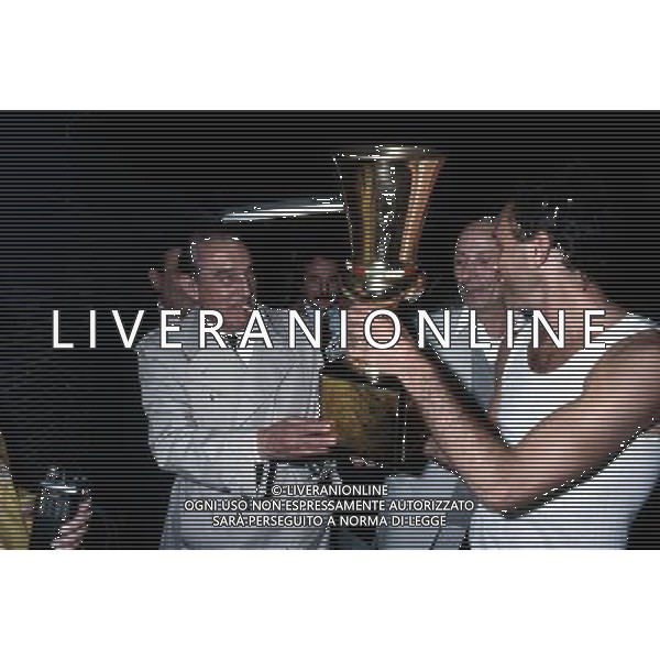 Dino Viola Presidente della Roma Calcio anni \'80 con la Coppa Italia 1986 archivio ag. Aldo Liverani Sas retrospettiva