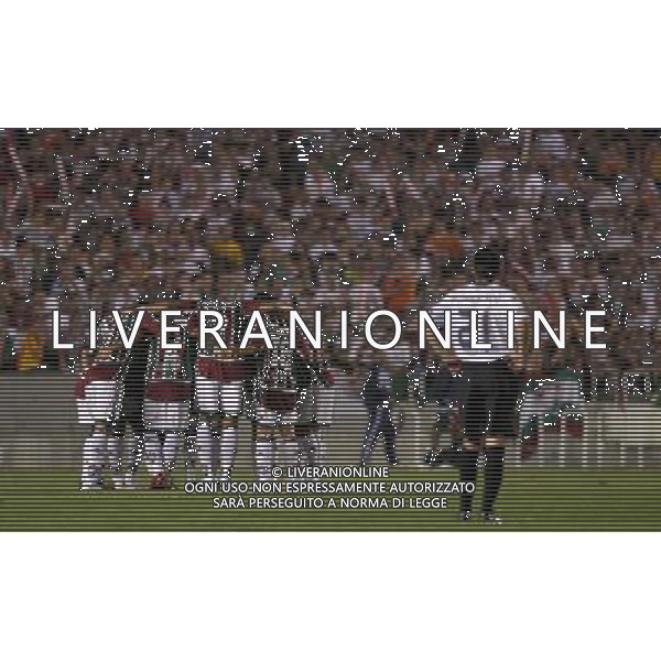 INTERNATIONAL FOOTBALL LIBERTADORES CUP 2008 / FINAL MATCH RETURN FLUMINENESE_LDU QUITO 3-1 (Dpp 1-3) ( Maracana Stadium Rio ) FLUMINENSE PLAYERS , PRAYER BEFORE THE MATCH =============================================== ATT : IMAGES ONLY FOR THE ITALIAN MARKET AG ALDO LIVERANI