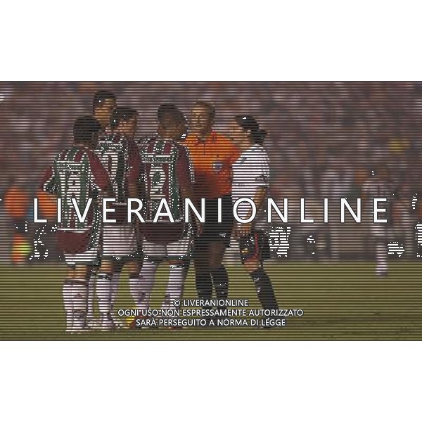 INTERNATIONAL FOOTBALL LIBERTADORES CUP 2008 / FINAL MATCH RETURN FLUMINENESE_LDU QUITO 3-1 (Dpp 1-3) ( Maracana Stadium Rio ) THIAGO NEVES_DARIO CONCA_WASHINGTON_GABRIEL And CICERO ( Flum )_ SPEAK WITH THE REFEREE ( Hector Baldassi _ Arg ) AND VERA ENRIQUE DANIEL (Ldu) =============================================== ATT : IMAGES ONLY FOR THE ITALIAN MARKET AG ALDO LIVERANI