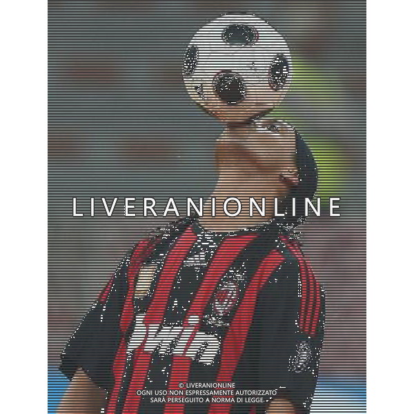 Foto Aldo Liverani/Luca Ghidoni Milano 17/07/2008 Presentazione di Ronaldinho al Milan Nella foto Ronaldinho AG ALDO LIVERANI