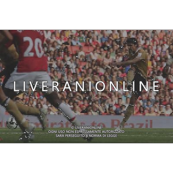 Juventus\' Tiago takes a freekick for the deflection of Juventus\' David TrŽzŽguet to give Juventus a 1-0 lead during Arsenal vs Juventus in the pre-season Emirates Cup (Juventus-Arsenal-Real Madrid and Hamburg) at the Emirates Stadium in London(UK) on 02/08/2008 .Picture By Marcello Pozzetti ©IPS - Photo Agency :21 Delisle Road London SE28 0JD mobile: 07973 308 835 Ag Aldo Liverani