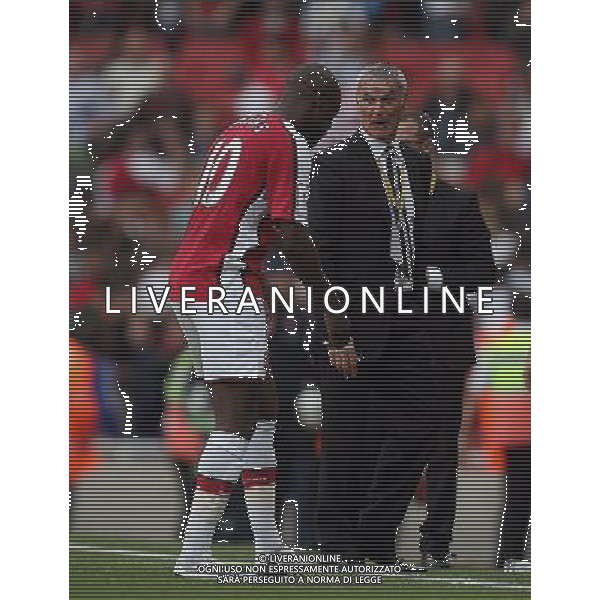 Claurdio Ranieri Manager of Juventus with Arsenal\'s William Gallas (captain) in the pre-season Emirates Cup (Juventus-Arsenal-Real Madrid and Hamburg) at the Emirates Stadium in London(UK) on 02/08/2008 .Picture By Marcello Pozzetti ©IPS - Photo Agency :21 Delisle Road London SE28 0JD mobile: 07973 308 835 Ag Aldo Liverani