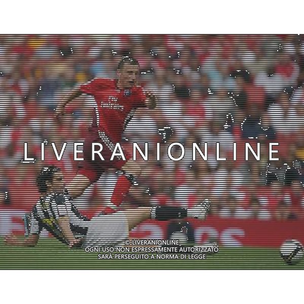 Hamburg SV\'s Ivica Olic scores winner and celebrates during Juventus vs Hamburg in the pre-season Emirates Cup (Juventus-Arsenal-Real Madrid and Hamburg) at the Emirates Stadium in London(UK) on 03/08/2008 .Picture By Marcello Pozzetti ©IPS - Photo Agency :21 Delisle Road London SE28 0JD mobile: 07973 308 835 Ag Aldo Liverani