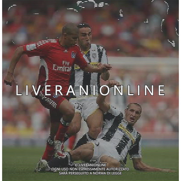Hamburg SV\'s Mohamed Zidan with Juventus\' Fausto Rossi and Juventus\' Cristian Molinaro during Juventus vs Hamburg in the pre-season Emirates Cup (Juventus-Arsenal-Real Madrid and Hamburg) at the Emirates Stadium in London(UK) on 03/08/2008 .Picture By Marcello Pozzetti ©IPS - Photo Agency :21 Delisle Road London SE28 0JD mobile: 07973 308 835 Ag Aldo Liverani