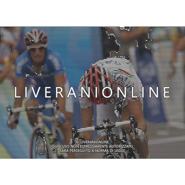 Pechino 09-08-2008 Giochi Olimpici Pechino Beijing 2008 ciclismo su strada uomini nella foto la fine della volata di davide rebellin ph marco luzzani/ag aldo liverani s.a.s.