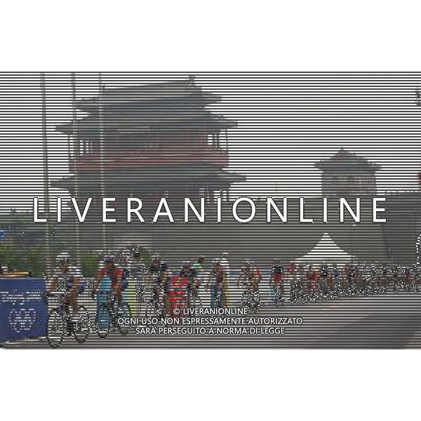 Pechino 09-08-2008 Giochi Olimpici Pechino Beijing 2008 ciclismo su strada uomini nella foto un passaggio del gruppo sotto la grande muraglia cinese ph marco luzzani/ag aldo liverani s.a.s.