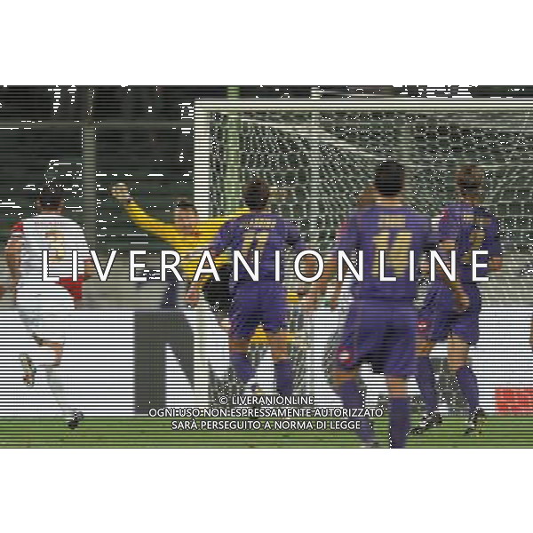 Champions League 2008/2009 Terzo Turno Preliminare Firenze - 12.08.2008 Fiorentina-Slavia Praga Nella Foto: IL GOL SU PUNIZIONE DI ADRIAN MUTU DEL 1-0 /Ph.Vitez-Ag. Aldo Liverani