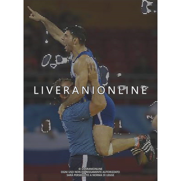 Pechino 14-08-2008 Giochi Olimpici Pechino Beijing 2008 lotta greco romana 84 kg nella foto andrea minguzzi (ITA) oro esulta dopo la vittoria con salvatore giunta ph marco luzzani/ag aldo liverani s.a.s.