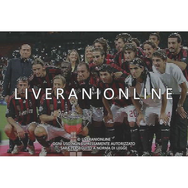 Milan - Juventus Trofeo Berlusconi 17-08-2008 Nella foto: Silvio Berlusconi con Massimo Ambrosini e i giocatori del Milan vincitori del trofeo ©Manuela Viganti/Press Photo/Ag. Aldo Liverani Sas