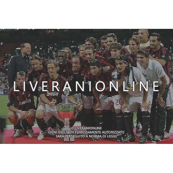 Milan - Juventus Trofeo Berlusconi 17-08-2008 Nella foto: Silvio Berlusconi con Massimo Ambrosini e i giocatori del Milan vincitori del trofeo ©Manuela Viganti/Press Photo/Ag. Aldo Liverani Sas