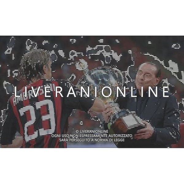 Trofeo Luigi Berlusconi 2008 Milano - 17.08.2008 Milan-Juventus Nella Foto:BERLUSCONI SCHERZA CON AMBROSINI /Ph.Vitez-Ag. Aldo Liverani