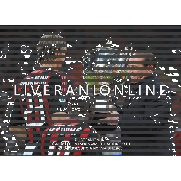 Trofeo Luigi Berlusconi 2008 Milano - 17.08.2008 Milan-Juventus Nella Foto:BERLUSCONI CONSEGNA LA COPPA AD AMBROSINI E SCHERZA /Ph.Vitez-Ag. Aldo Liverani