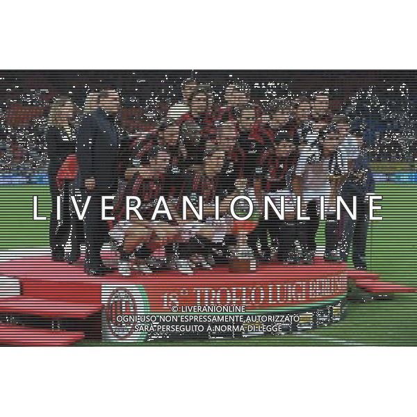 Trofeo Luigi Berlusconi 2008 Milano - 17.08.2008 Milan-Juventus Nella Foto:MILAN CON LA COPPA /Ph.Vitez-Ag. Aldo Liverani