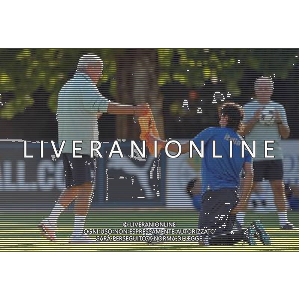 Allenamento Nazionale Italiana Coverciano(FI) - 18.08.2008 Nella Foto:MARCELLO LIPPI CONSEGNA LE CASACCHE A VINCENZO IAQUINTA /Ph.Vitez-Ag. Aldo Liverani