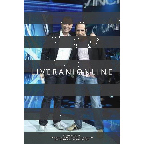 TRASMISSIONE TELEVISIVA\'CANTA E VINCI\' NELLA FOTO IL CONDUTTORE AMADEUS CON CHECCO ZALONE (OSPITE FISSO DEL PROGRAMMA) AG ALDO LIVERANI 
