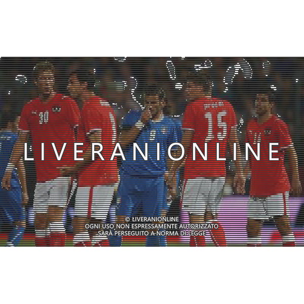 Italia - Austria Amichevole di calcio a Nizza 20/08/2008 Nella foto Alberto Gilardino tra i difensori austriaci Foto Luca Ghidoni/Ag. Aldo Liverani