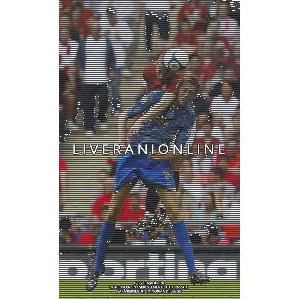 Manchester United v Portsmouth, FA Community Shield. Wembley Stadium. London. UK. 10/8/08 NELLA FOTO Nemanja Vidic gets the better of Peter Crouch FOTO IPS-AG ALDO LIVERANI ONLY ITALY 