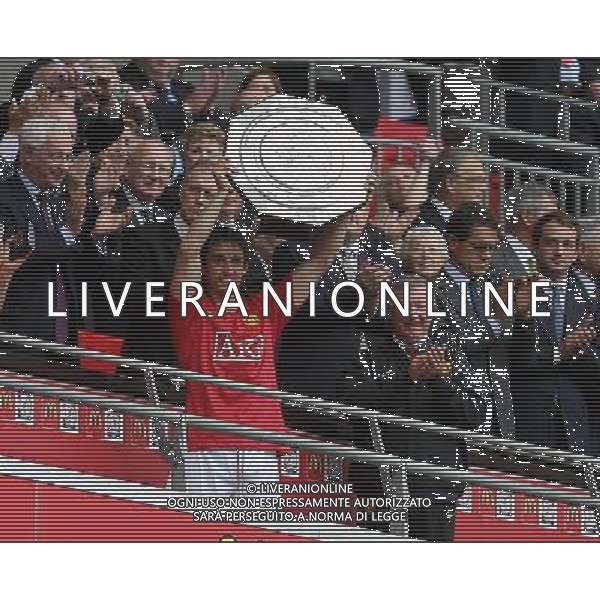 Manchester United v Portsmouth, FA Community Shield. Wembley Stadium. London. UK. 10/8/08 NELLA FOTO Gary Neville of Manchester United holds trophuy standing by Sir Alex Ferguson Manager of Manchester United in Manchester United vs Portsmouth for the FA Community Shield at in London FOTO IPS-AG ALDO LIVERANI ONLY ITALY 