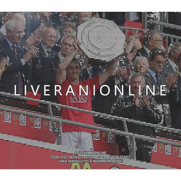 Manchester United v Portsmouth, FA Community Shield. Wembley Stadium. London. UK. 10/8/08 NELLA FOTO Gary Neville of Manchester United holds trophuy standing by Sir Alex Ferguson Manager of Manchester United in Manchester United vs Portsmouth for the FA Community Shield at in London FOTO IPS-AG ALDO LIVERANI ONLY ITALY 