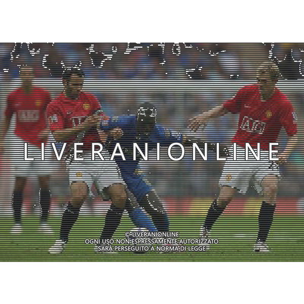 Manchester United v Portsmouth, FA Community Shield. Wembley Stadium. London. UK. 10/8/08 NELLA FOTO Papa Bouba Diop of Portsmouth with Ryan Giggs (vice-captain) of Manchester United amd Paul Scholes of Manchester United FOTO IPS-AG ALDO LIVERANI ONLY ITALY 