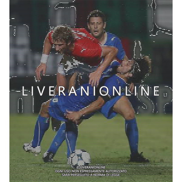 Italia - Austria Amichevole di calcio a Nizza 20/08/2008 Nella foto un\' entrata di Gennaro Gattuso Foto Ghidoni/Ag. Aldo Liverani