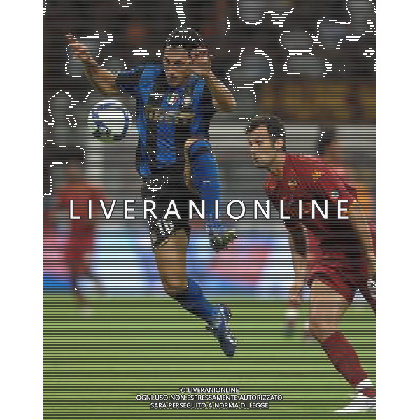 Supercoppa Italiana 2008 Milano - 24.08.2008 Inter-Roma Nella Foto: nicolas BURDISSO ANTICIPA mirko VUCINIC /Ph.Vitez-Ag. Aldo Liverani