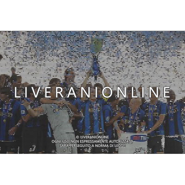 Supercoppa Italiana 2008 Milano - 24.08.2008 Inter-Roma Nella Foto:JAVIER ZANETTI ALZA LA COPPA /Ph.Vitez-Ag. Aldo Liverani