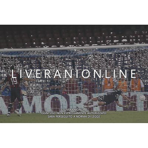 ©Alessandro Falzone/PressPhoto Napoli-21-08-2008 Trofeo Birra Moretti Napoli Juventus Milan Nella foto:Chimenti para il tiro di Favalli AG ALDO LIVERANI