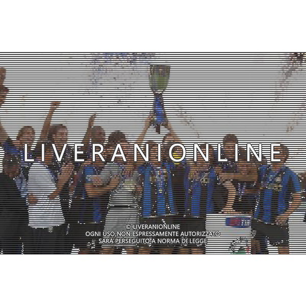 Supercoppa Italiana 2008 Milano - 24.08.2008 Inter-Roma Nella Foto:ZANETTI JAVIER ALZA LA COPPA /Ph.Vitez-Ag. Aldo Liverani