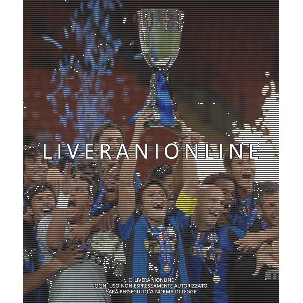 Supercoppa Italiana 2008 Milano - 24.08.2008 Inter-Roma Nella Foto:ZANETTI JAVIER ALZA LA COPPA /Ph.Vitez-Ag. Aldo Liverani