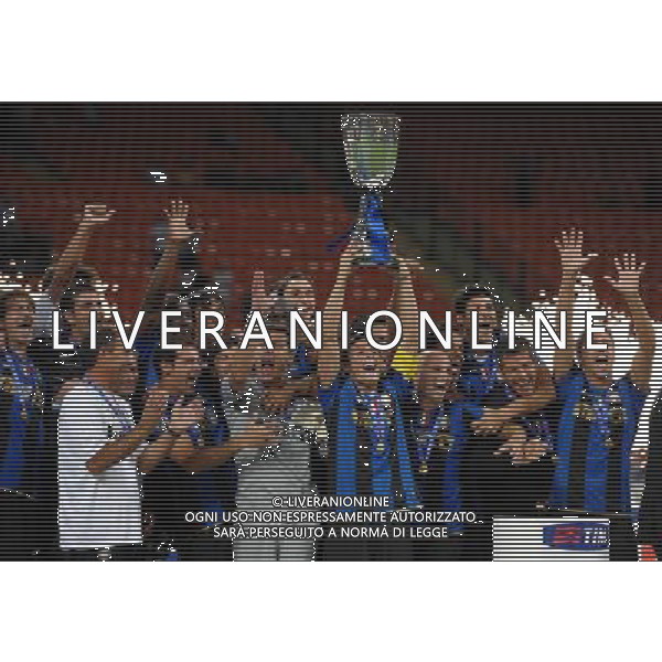 Supercoppa Italiana 2008 Milano - 24.08.2008 Inter-Roma Nella Foto:ZANETTI JAVIER ALZA LA COPPA /Ph.Vitez-Ag. Aldo Liverani