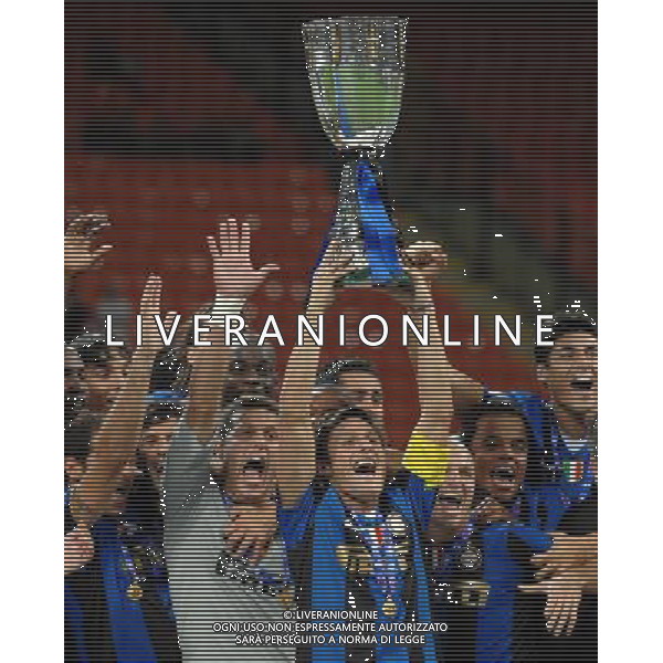 Supercoppa Italiana 2008 Milano - 24.08.2008 Inter-Roma Nella Foto:ZANETTI JAVIER ALZA LA COPPA /Ph.Vitez-Ag. Aldo Liverani