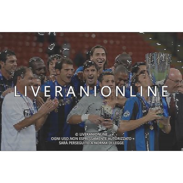 Supercoppa Italiana 2008 Milano - 24.08.2008 Inter-Roma Nella Foto:ZANETTI JAVIER ALZA LA COPPA /Ph.Vitez-Ag. Aldo Liverani