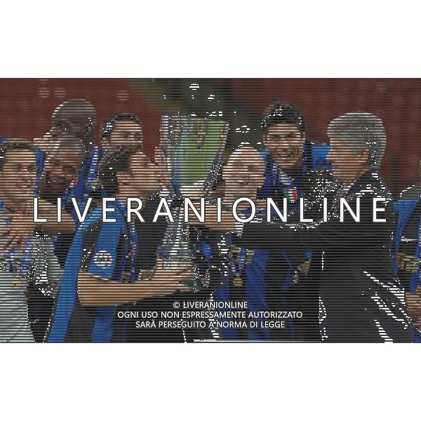 Supercoppa Italiana 2008 Milano - 24.08.2008 Inter-Roma Nella Foto:ZANETTI JAVIER ALZA LA COPPA /Ph.Vitez-Ag. Aldo Liverani