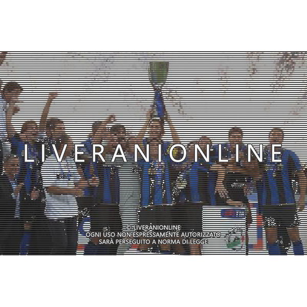 Supercoppa Italiana 2008 Milano - 24.08.2008 Inter-Roma Nella Foto:ZANETTI JAVIER ALZA LA COPPA /Ph.Vitez-Ag. Aldo Liverani