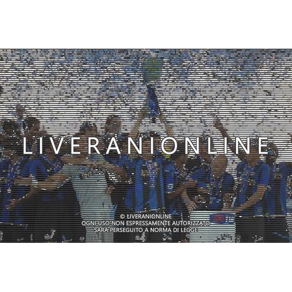 Supercoppa Italiana 2008 Milano - 24.08.2008 Inter-Roma Nella Foto:ZANETTI JAVIER ALZA LA COPPA /Ph.Vitez-Ag. Aldo Liverani