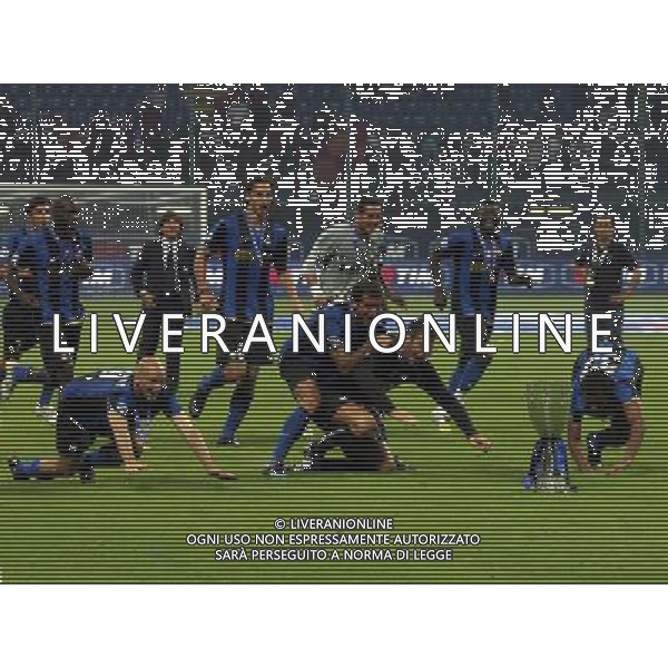 Inter-Roma Supercoppa Italiana 2008 Milano - 24.08.2008 Nella Foto: esultanza a fine gara dei giocatori dell\'Inter con la Coppa Ph. CF/Ag. Aldo Liverani