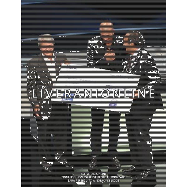 Champions League 2008/2009 - Sorteggio Fase a Gironi Montecarlo - 28.08.2008 Nella Foto:ASSEGNO DI BENEFICENZA DELLA UEFA /Ph.Vitez-Ag. Aldo Liverani