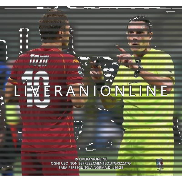 Foto Aldo Liverani/Luca Ghidoni Milano 24/08/2008 Calcio Supercoppa Italiana 2008-2009 Inter-Roma Nella foto Saccani e Totti © AG. ALDO LIVERANI SAS