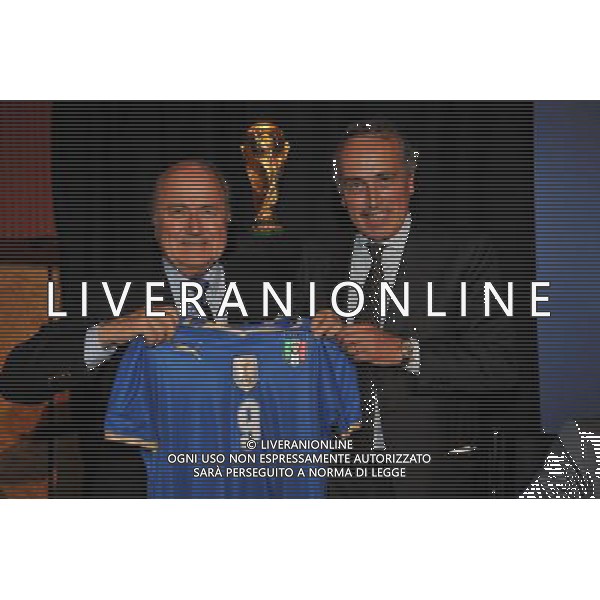 Raduno Nazionale Italiana Coverciano(FI) - 02.09.2008 Cerimonia di Consegna Logo Fifa Nella Foto: Joseph Blatter e Giancarlo Abete /Ph.Vitez-Ag. Aldo Liverani